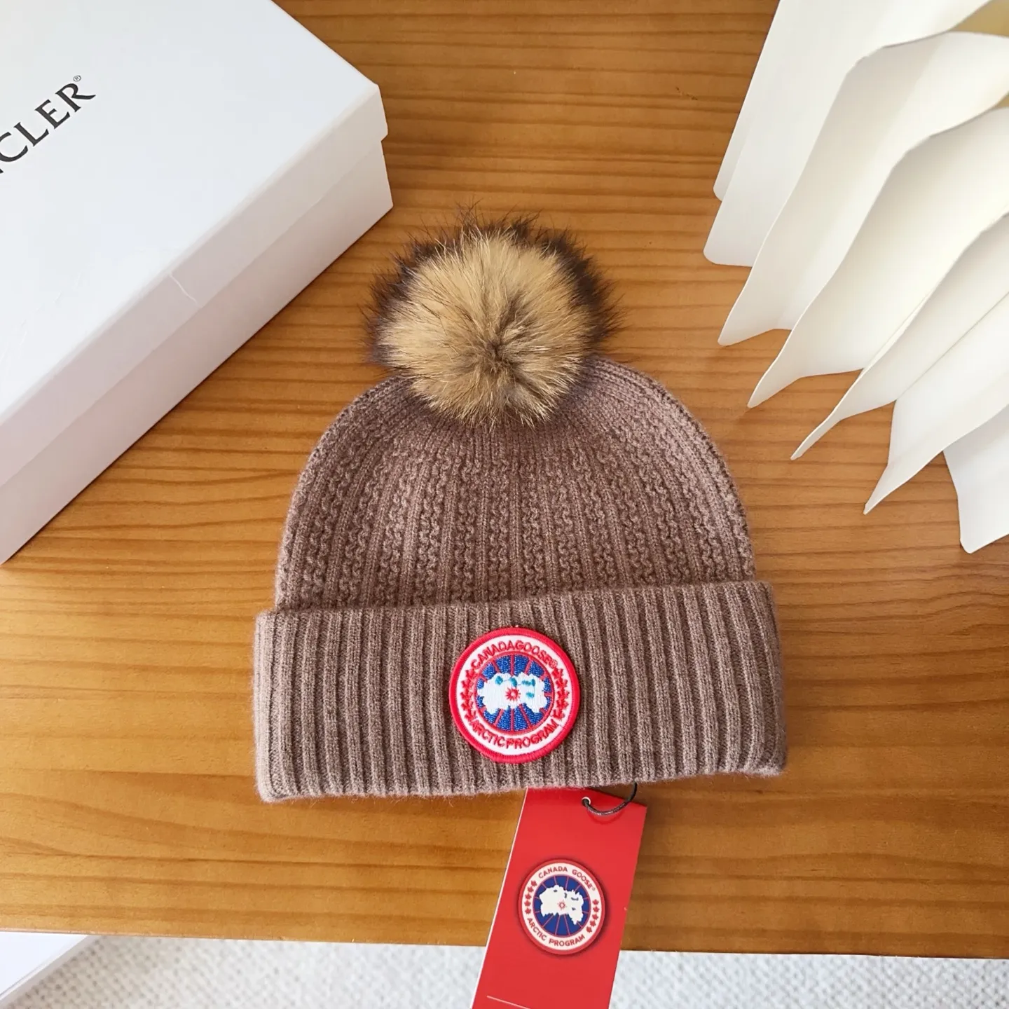 💰74 CANADA GOOSE Canada Goose winter warm cashmere cold hat. Rabbit wool material, thick feel, not easy to deform. Fashionable and versatile couple hat, imported embroidery logo, cashmere cotton yarn, head circumference: 55-58cm